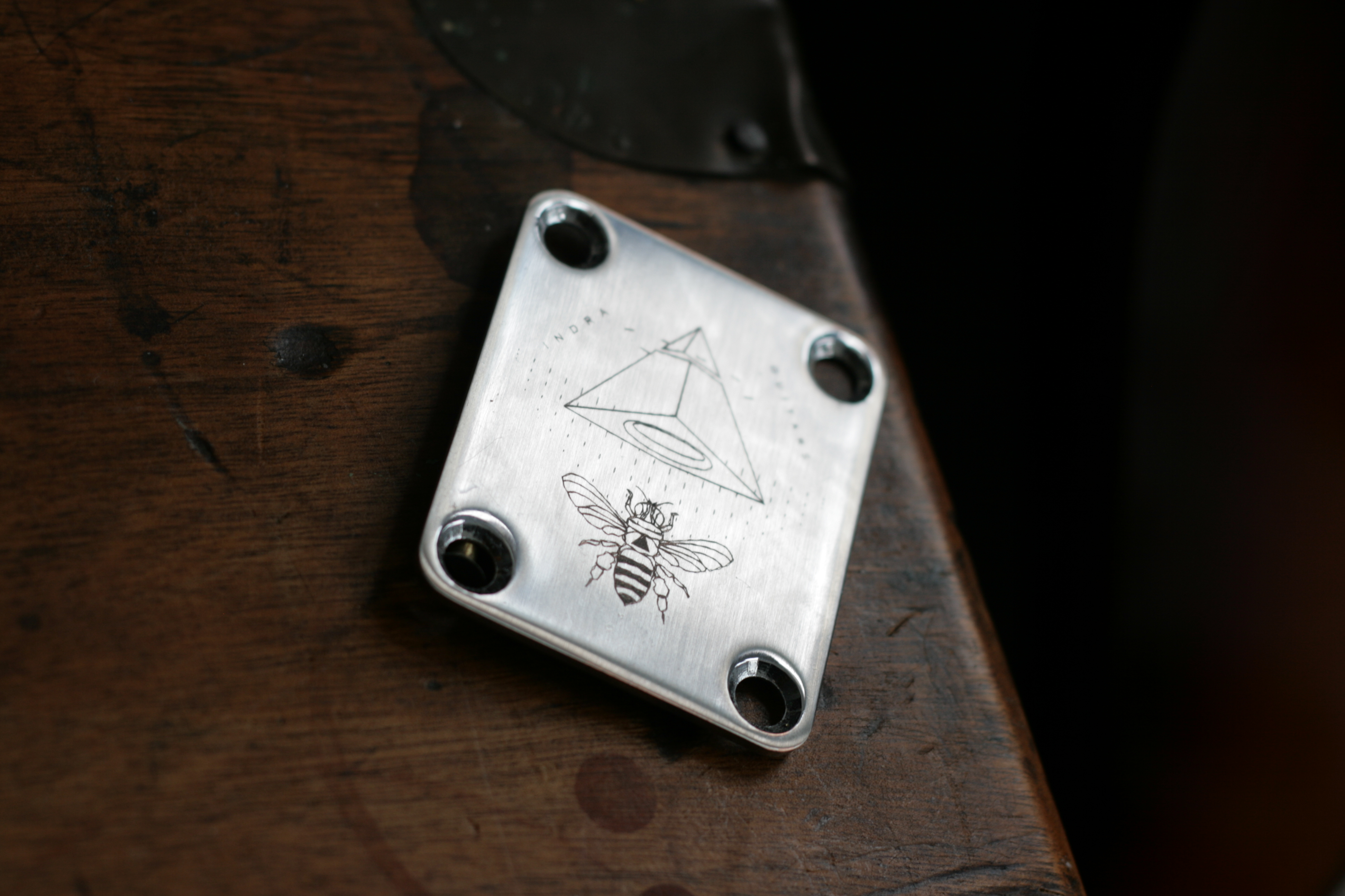 Azimuth Neck plate brushed chrome