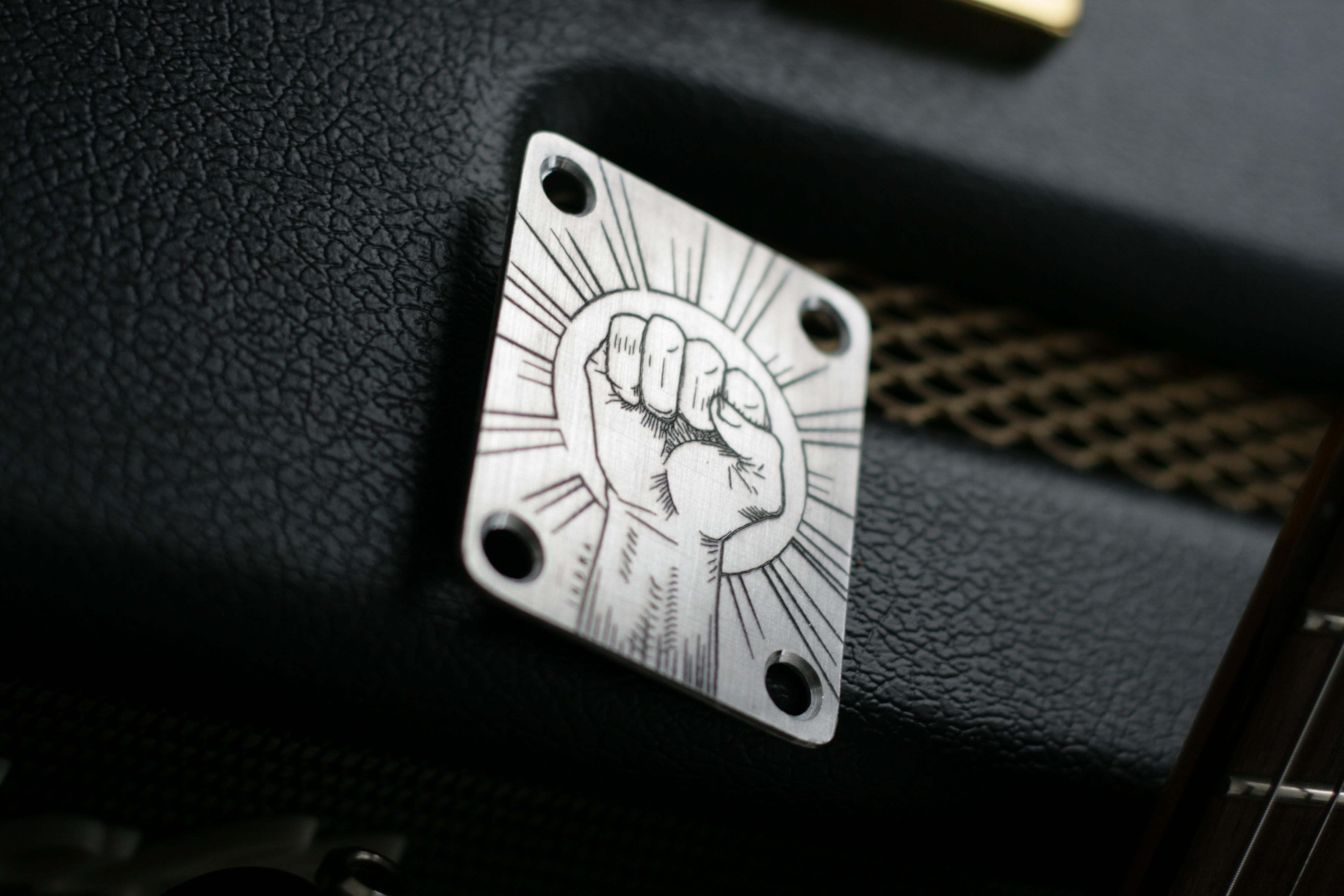 Fist neck plate aluminium