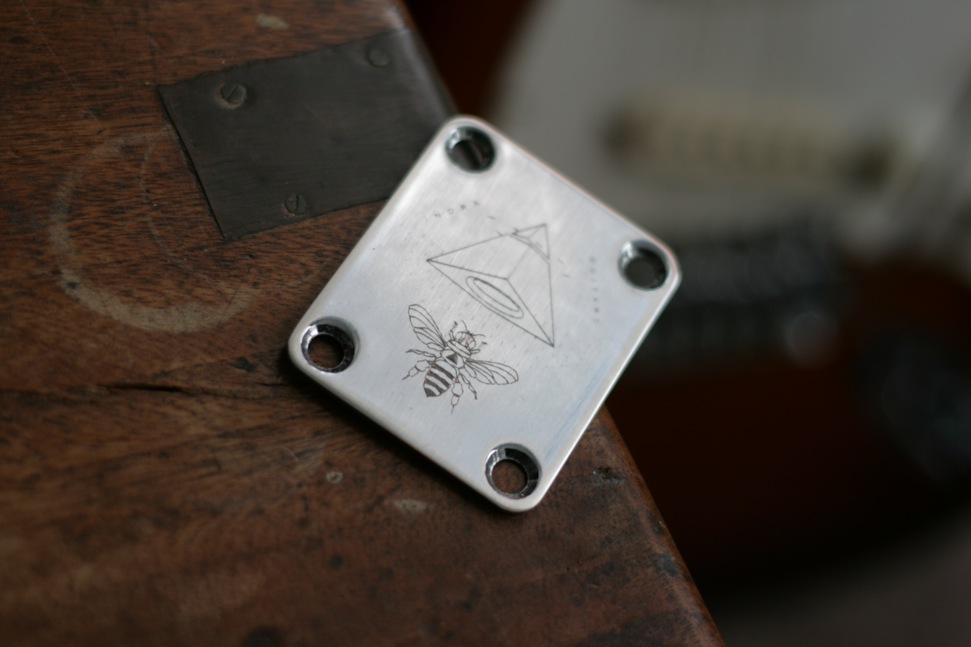 Azimuth Neck plate brushed chrome