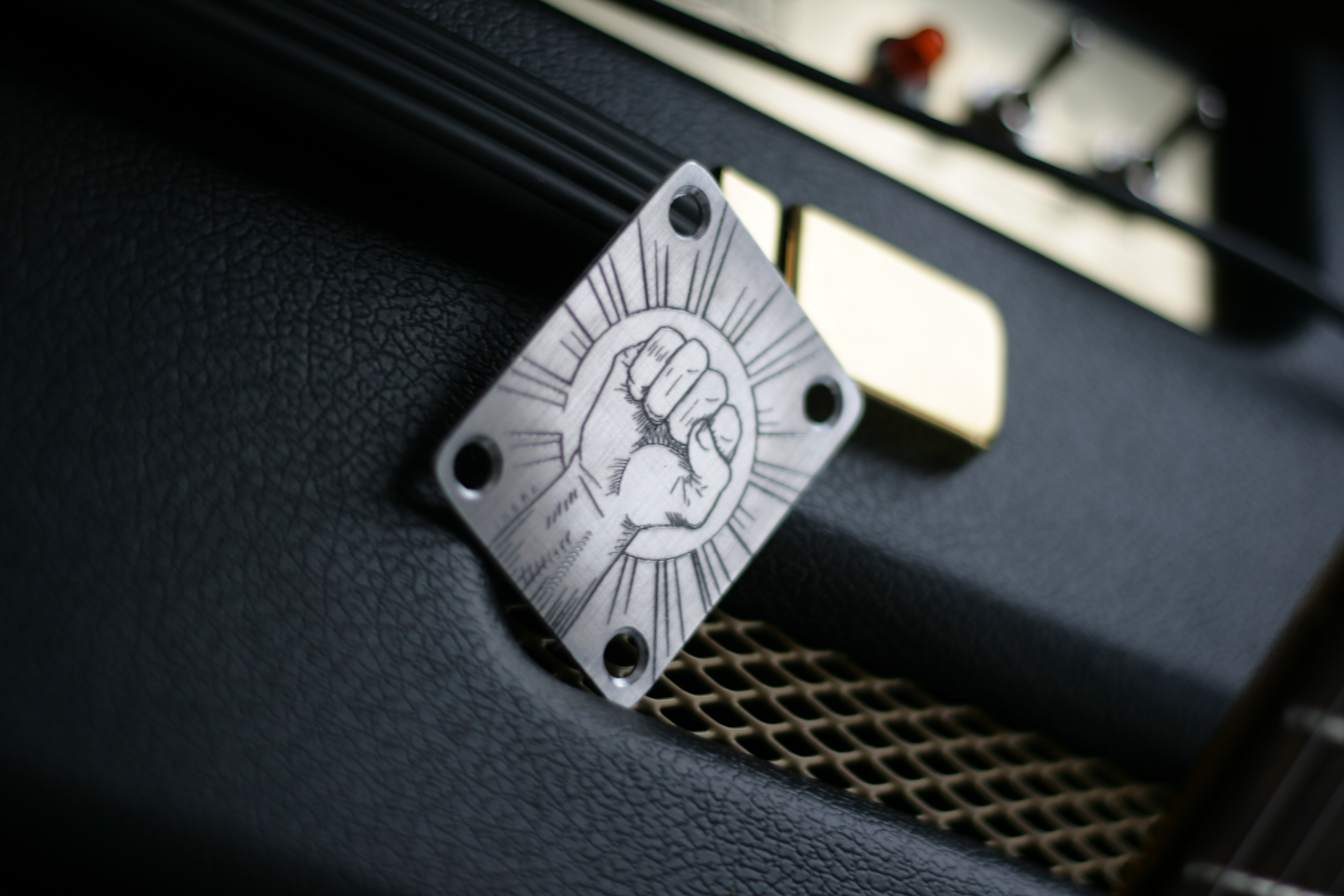 Fist neck plate aluminium