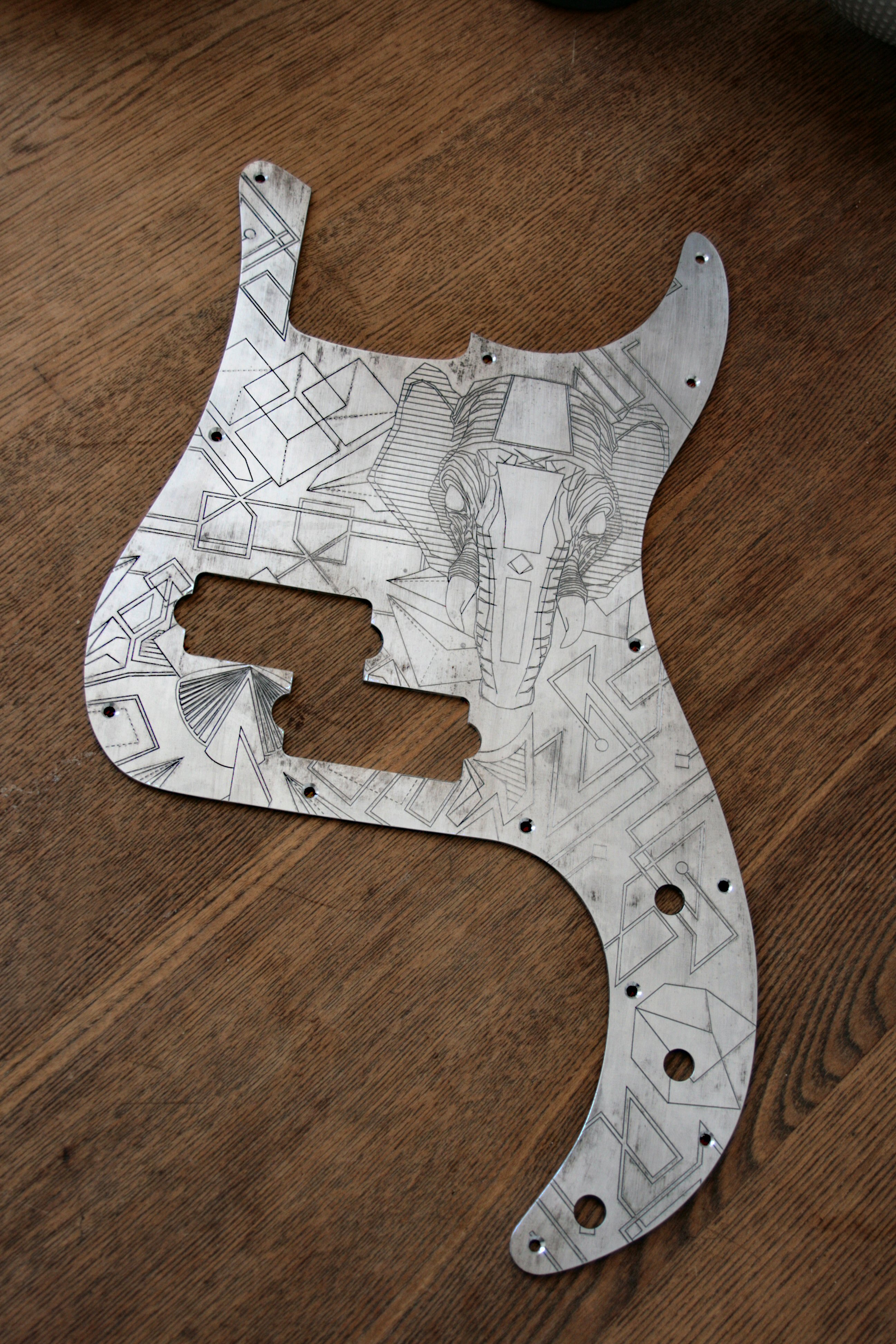 P bass Elephant design Aluminium